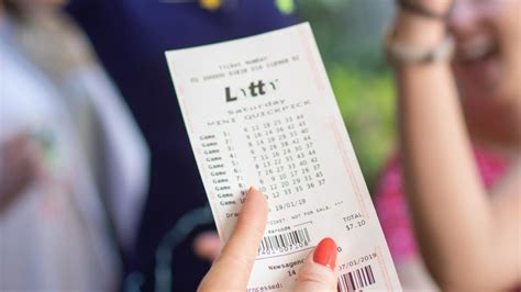 Victorian wins $20 million Oz Lotto jackpot .